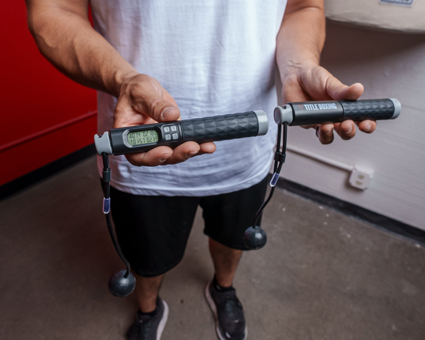 variant:Lifestyle::TITLE Boxing Smart Electronic Count Jump Rope Rudy holding the counters