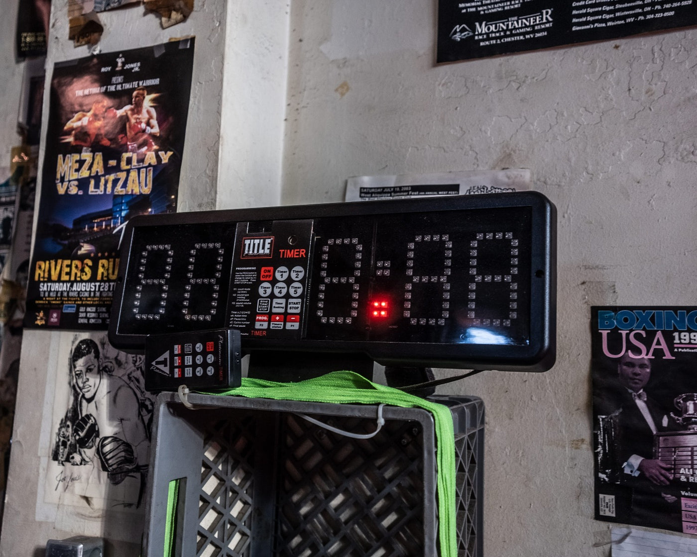 variant:lifestyle::TITLE Platinum Professional Fight & Gym Timer in a boxing gym with remote