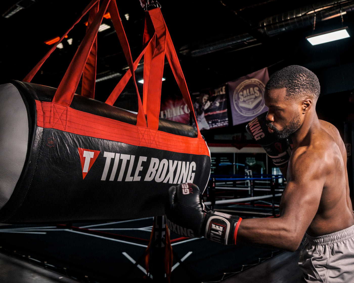 variant:lifestyle::TITLE Boxing Premier Leather Uppercut Bag