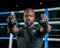 variant:lifestyle::TITLE Boxing Power Balls 2.0 guy holding power balls