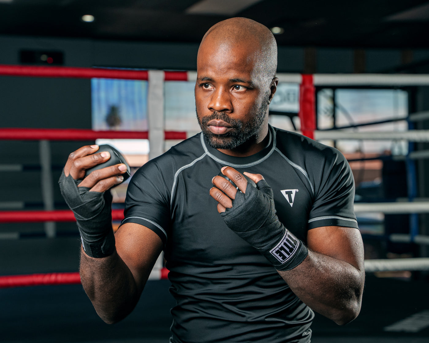 variant:lifestyle::TITLE Boxing Power Balls 2.0 boxing stance
