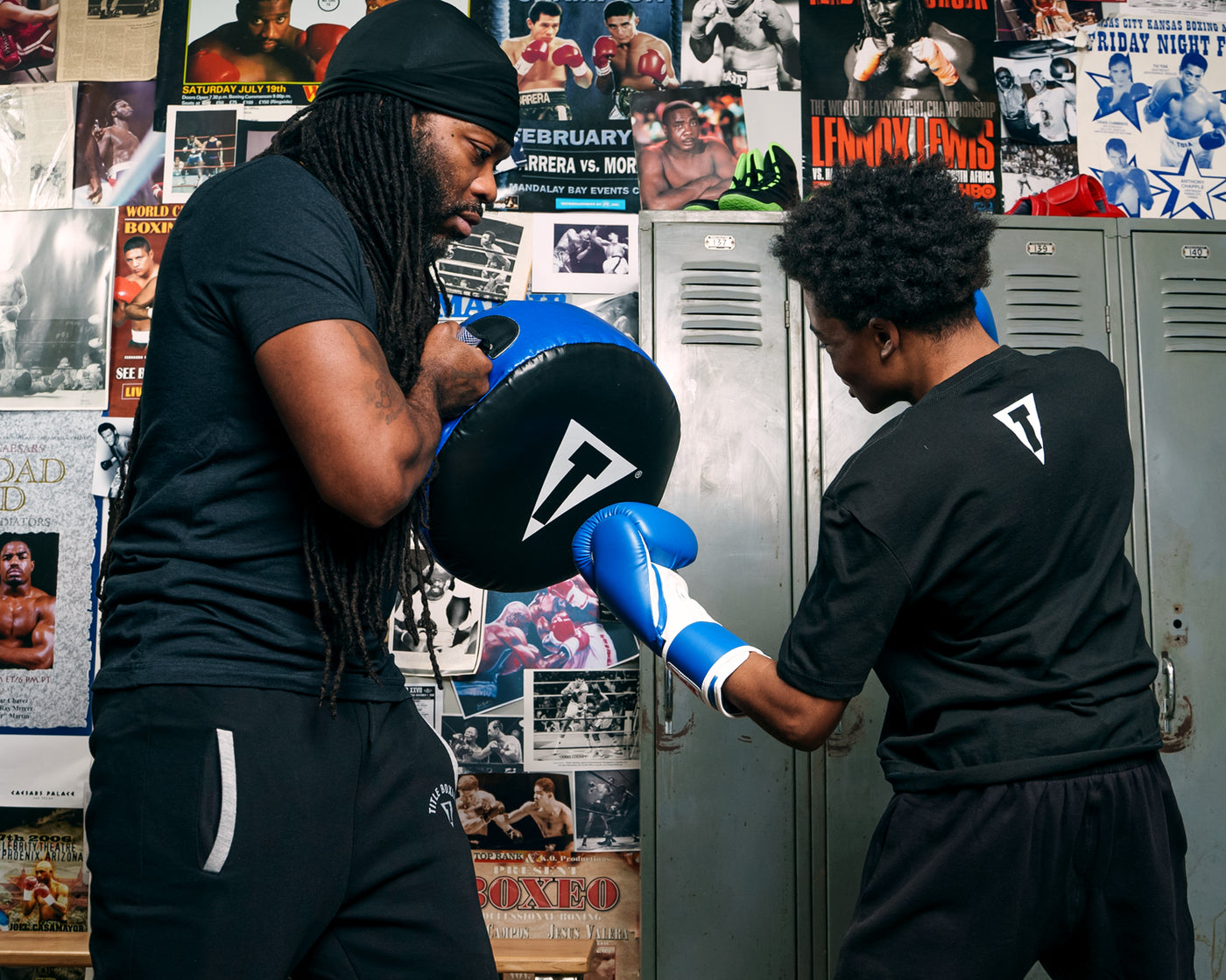 variant:lifestyle::TITLE Boxing Round Punch Shield coach with boxer uppecut