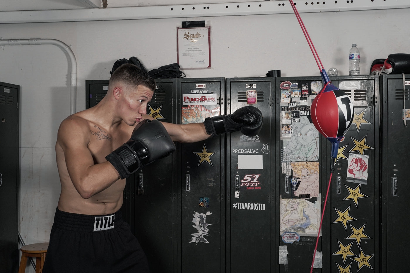 variant:lifestyle::TITLE boxing Rebounder Double End Bag guy hitting