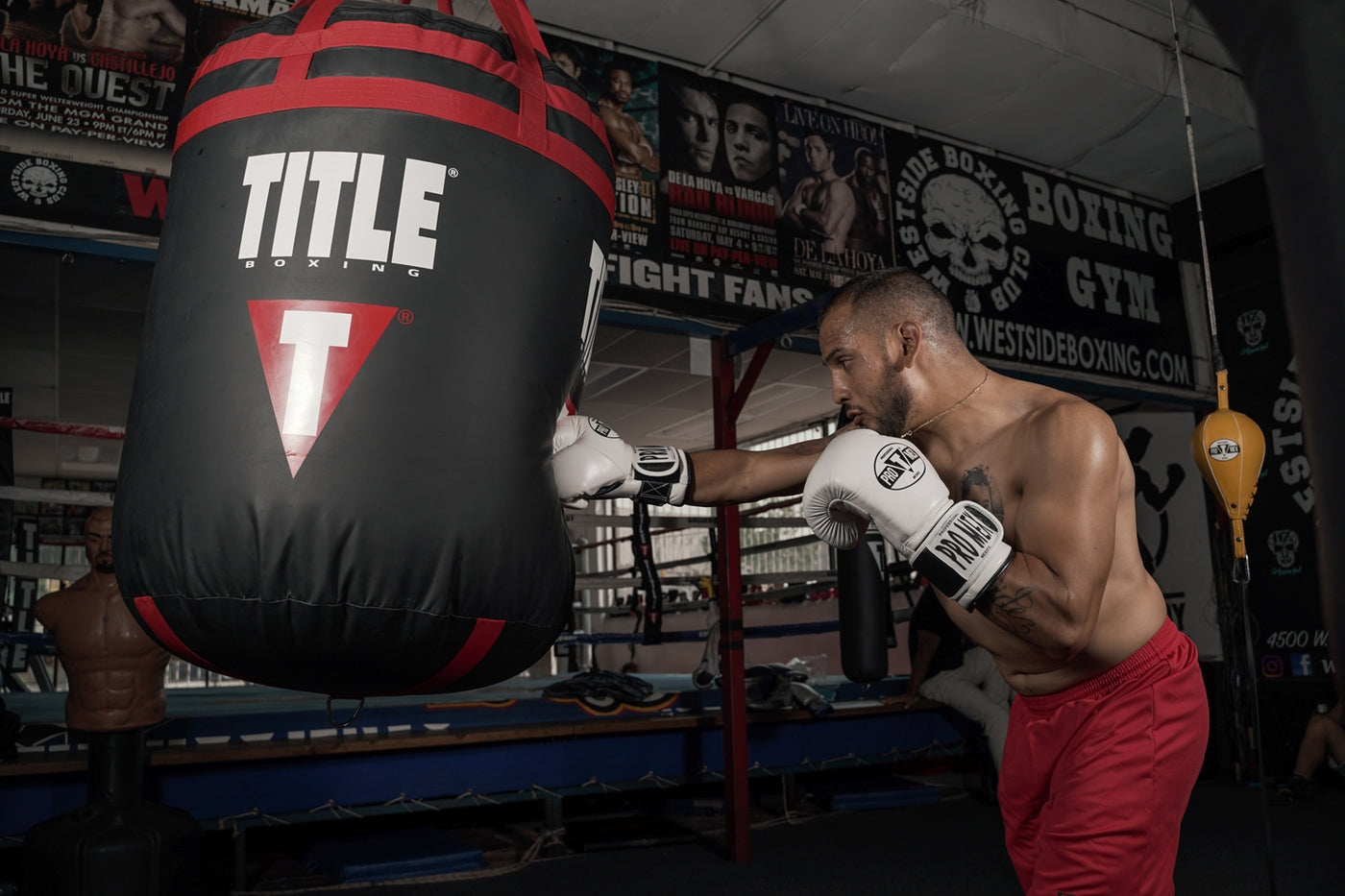 variant:lifestyle::TITLE Boxing Extra-Wide Load Body Bag