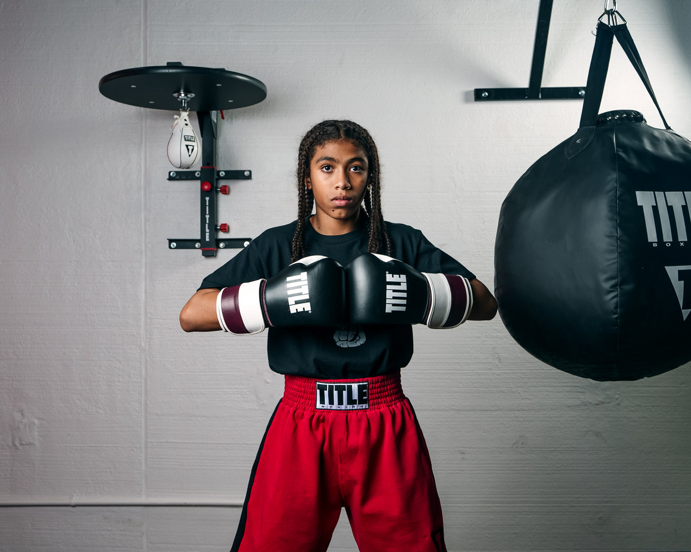 variant:lifestyle::TITLE Fold-Away Adjustable Speed Bag Platform 2.0 girl infront of platform