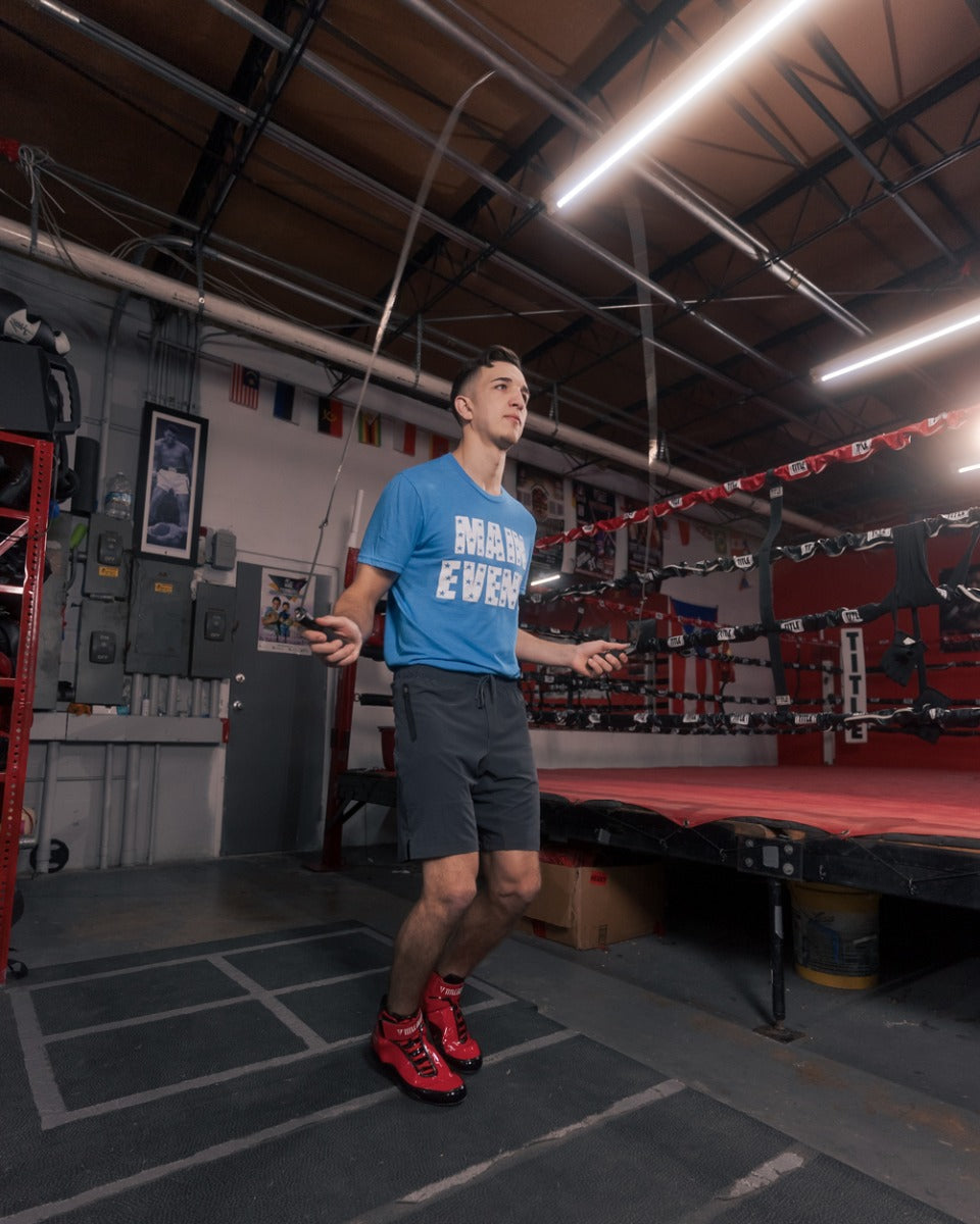 variant:lifestyle::TITLE Boxing Weighted Plastic Speed Rope 2.0 guy using jump rope