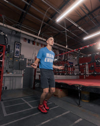 variant:lifestyle::TITLE Boxing Weighted Plastic Speed Rope 2.0 guy using jump rope