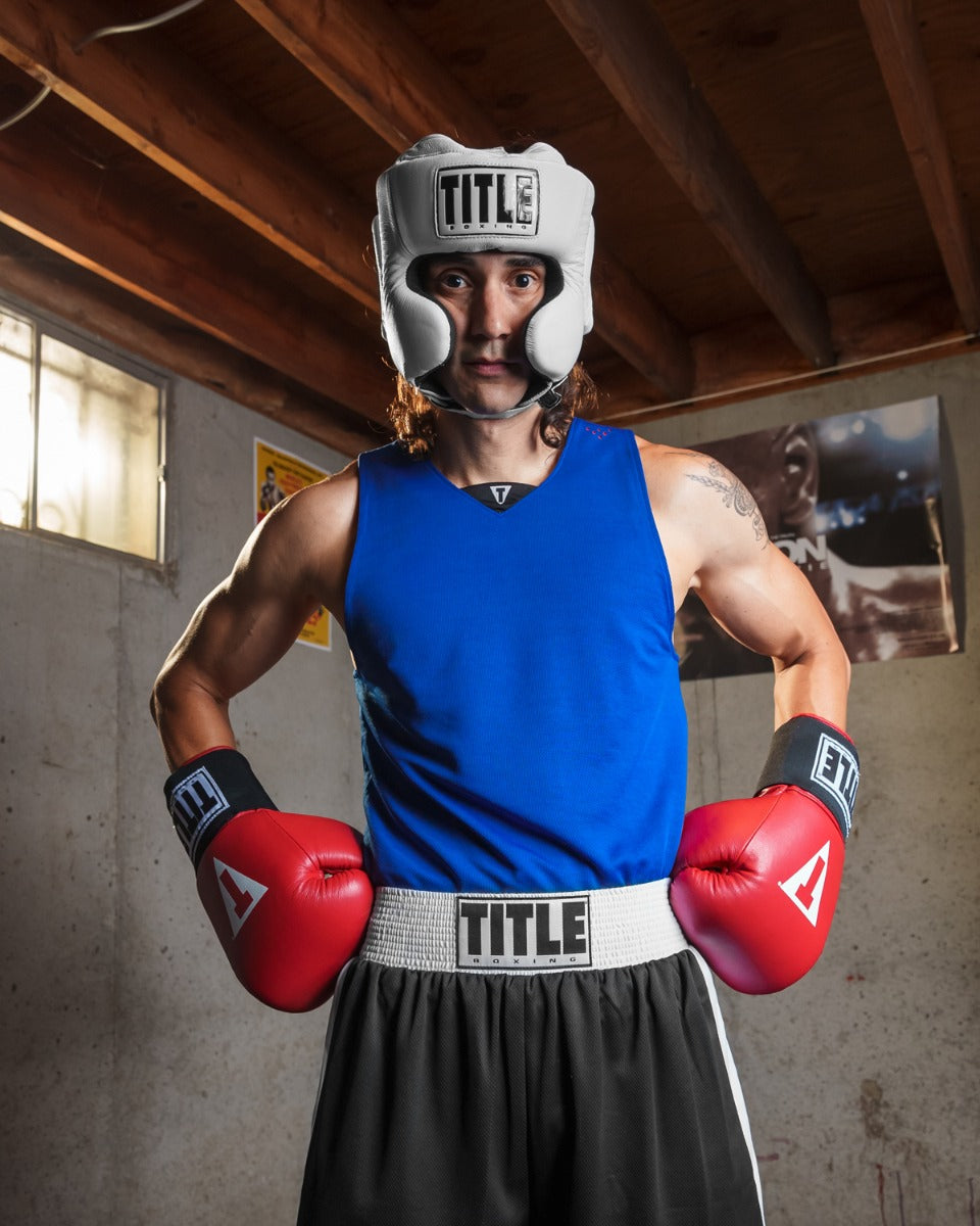 variant:lifestyle::TITLE Boxing Superior Lightweight Reversible Competition Jersey man posing with gloves