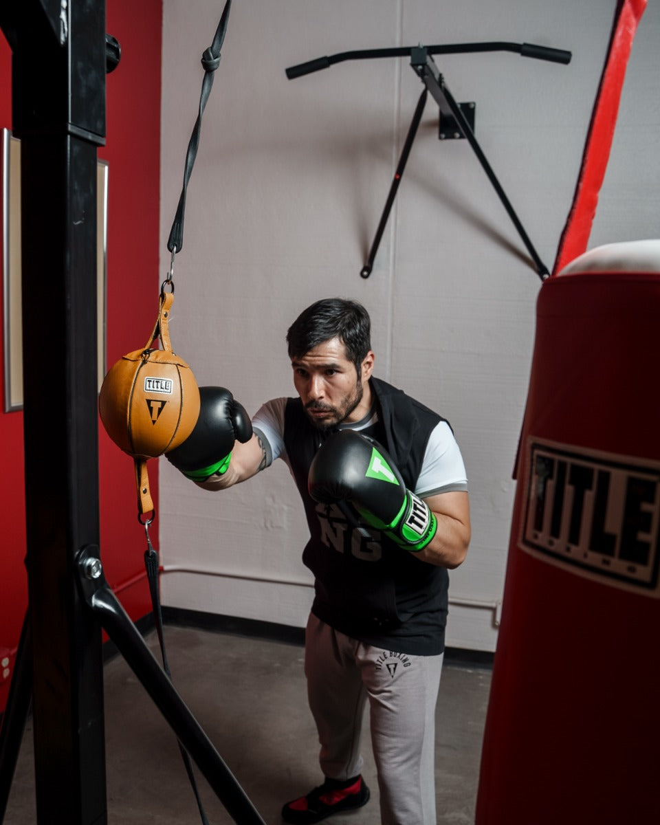 variant:lifestyle::punching double end bag
