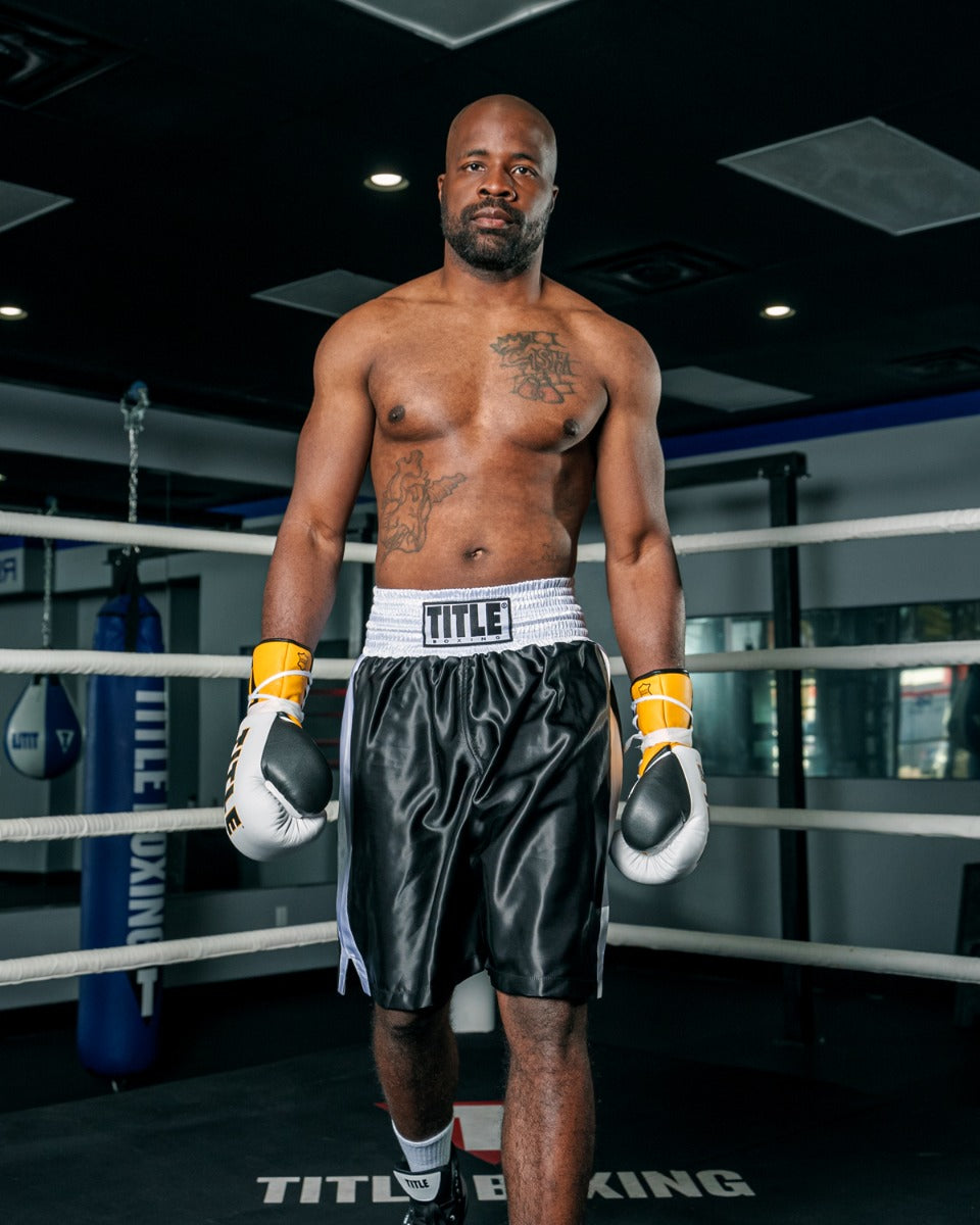 variant:black/white::TITLE Boxing Edge Boxing Trunks 2.0 guy in ring