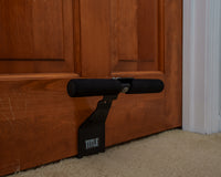 variant:lifestyle::TITLE Boxing Adjustable Doorway Sit-Up Bar 2.0 in a door frame