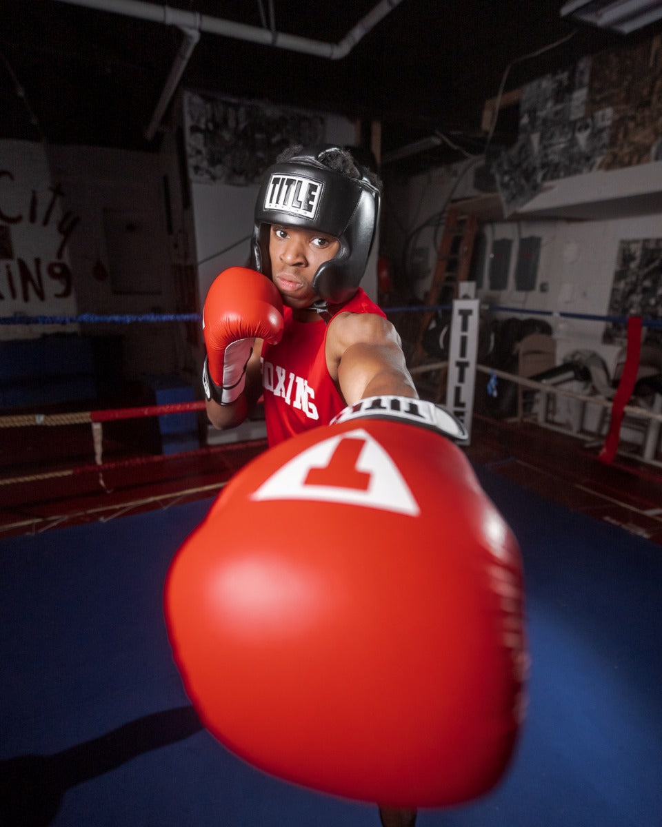 variant:lifestyle::TITLE Boxing Hi-Performance Headgear 2.0 main view close up of glove