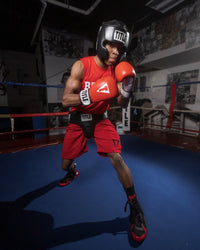 variant:lifestyle::TITLE Boxing Hi-Performance Headgear 2.0 boxing stance