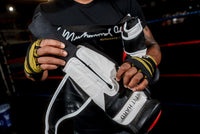 variant:lifestyle::TITLE Boxing Glove Dry Devel 2.0 putting in gloves