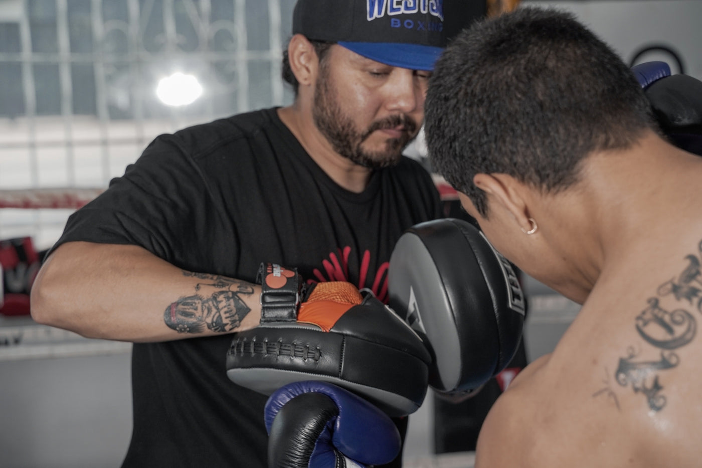 variant:lifestyle::TITLE Boxing Ionic Strike Punch Mitts