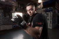 variant:lifestyle::TITLE Boxing Professional Old School Leather Bag Gloves 3.0 man posing in gloves