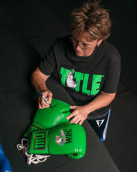 variant:lifestyle::WBC by TITLE Boxing Autograph Gloves 2.0 signature
