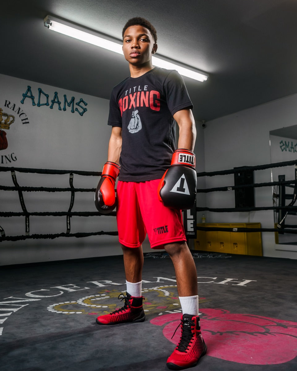variant:lifestyle::TITLE Boxing Pro Style Heavy Bag Gloves man posing in gloves standing in ring